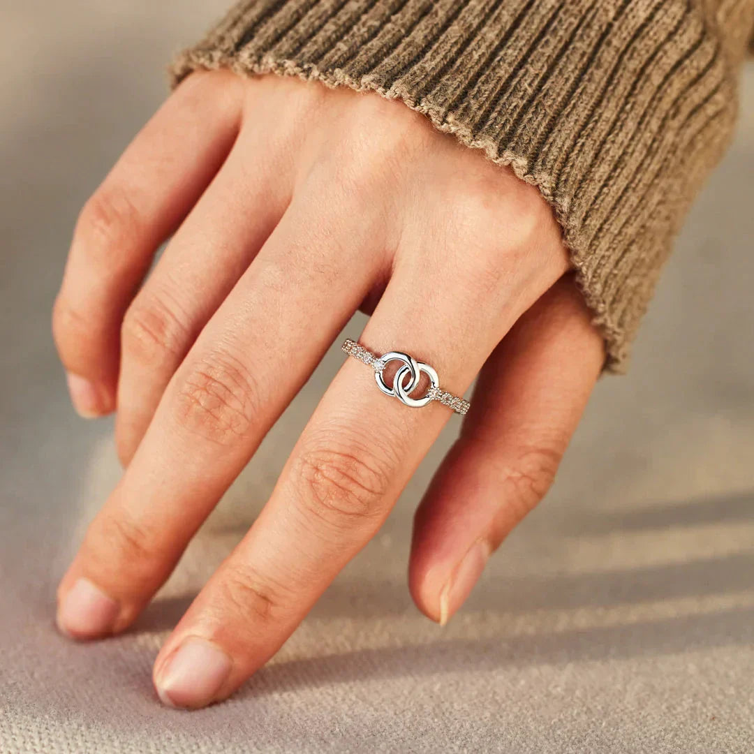 Pavé Interlocking Ring