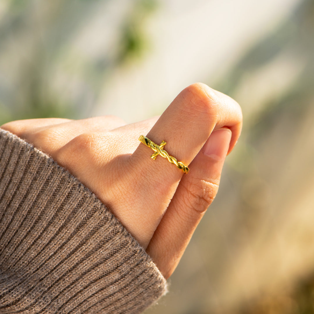 Twisted Cross Ring