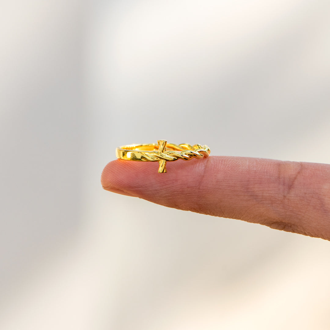 Twisted Cross Ring