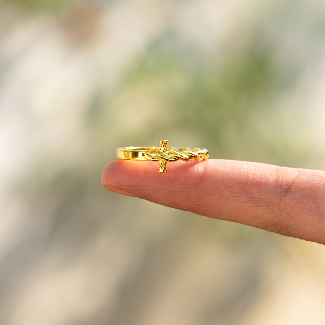 Twisted Cross Ring