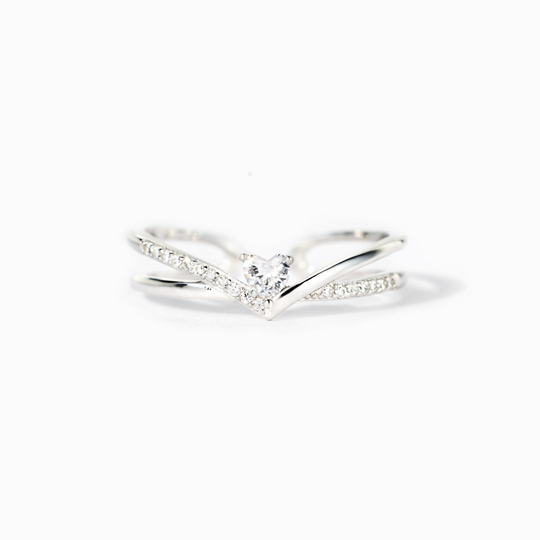 V Heart Ring