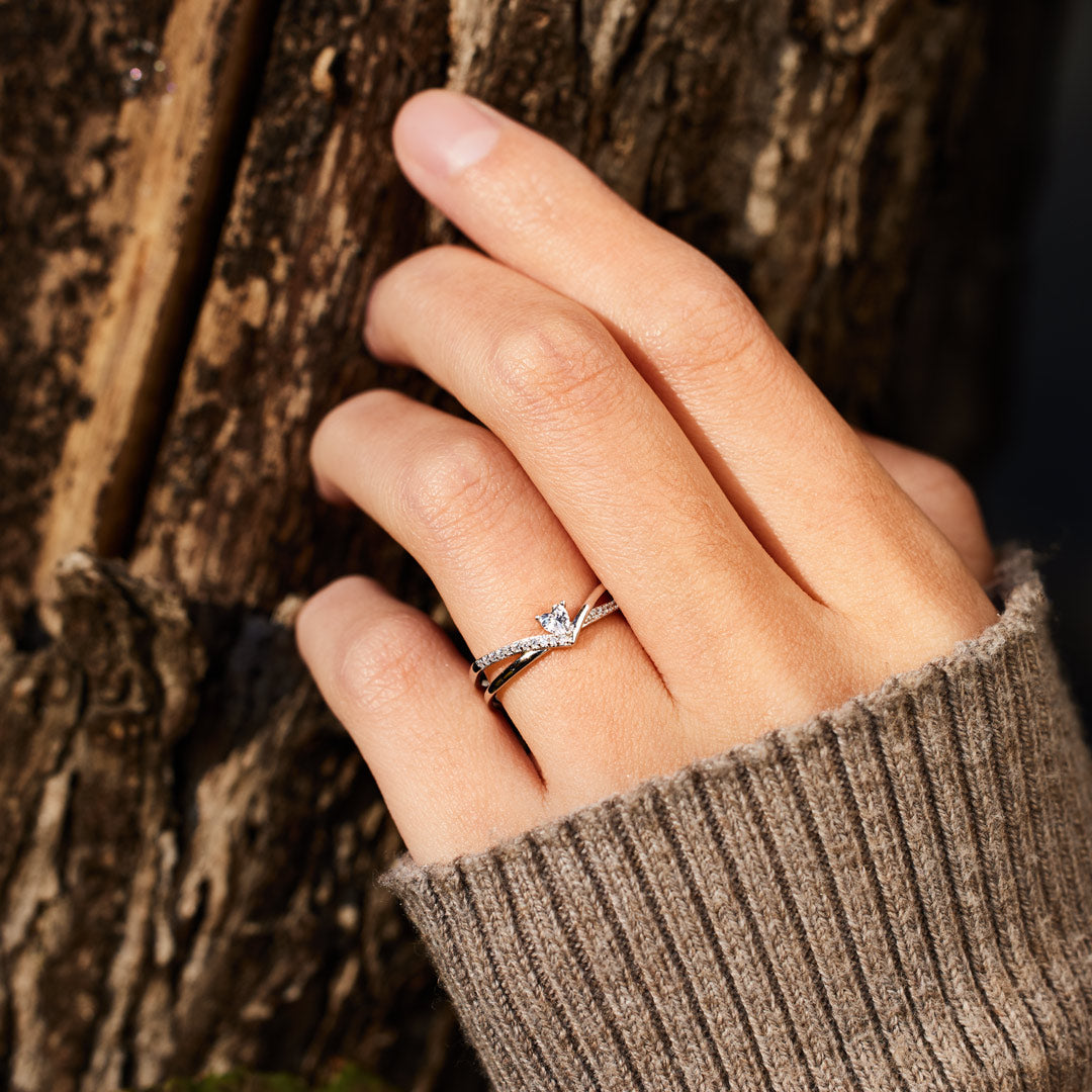 V Heart Ring