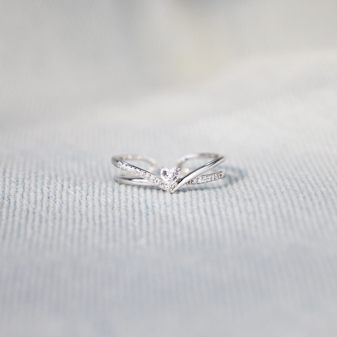 V Heart Ring
