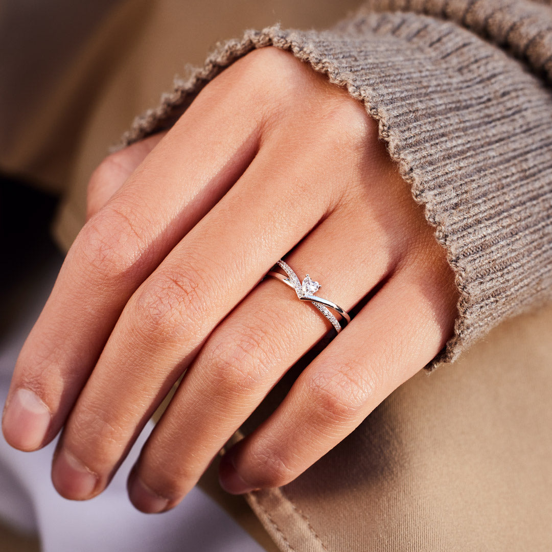 V Heart Ring