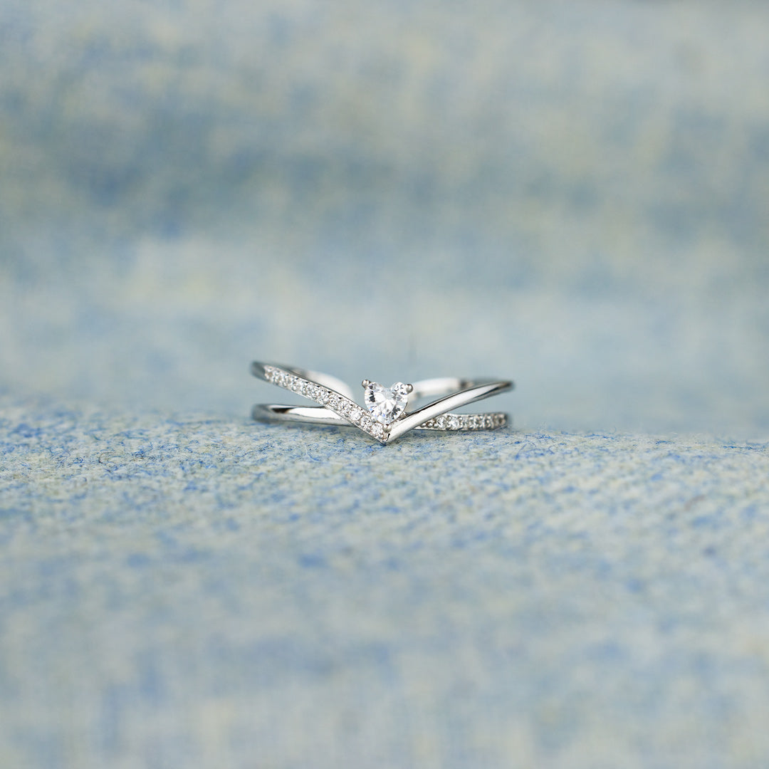 V Heart Ring