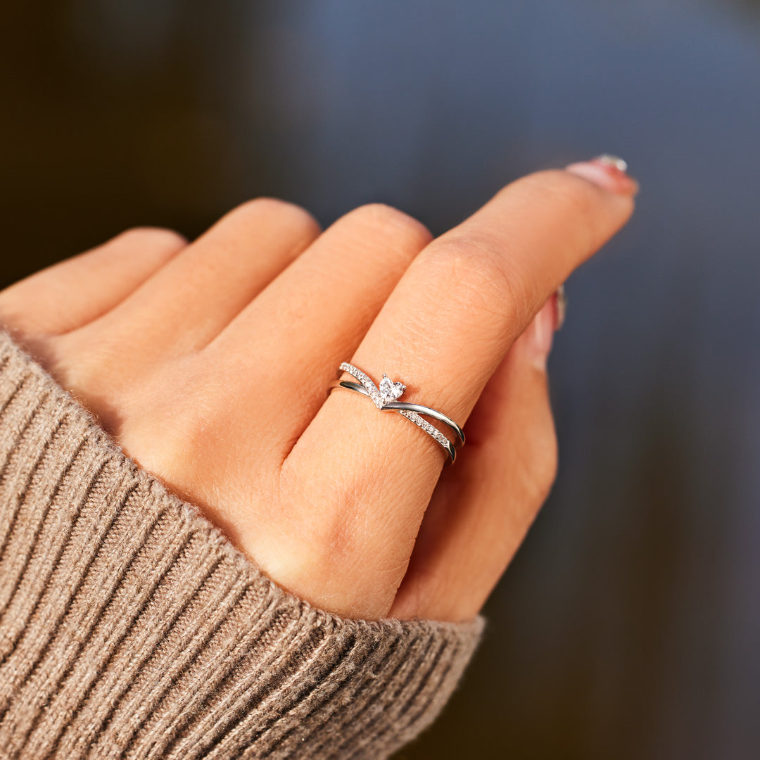 V Heart Ring